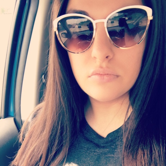 Meet your Posher, Stephanie - Picture 1 of 1